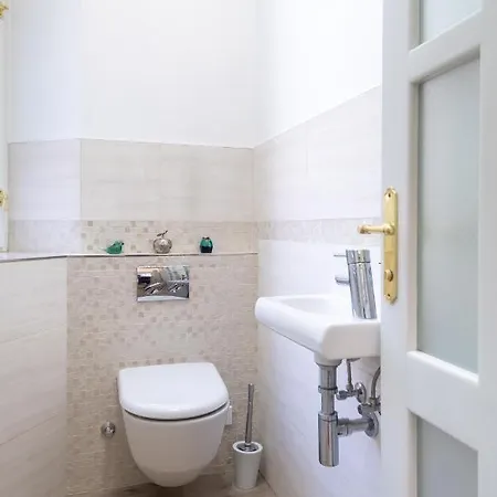 Quiet In The Heart Of Old Town Centre Apartment *