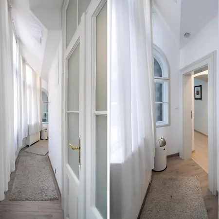Quiet In The Heart Of Old Town Centre Apartment *