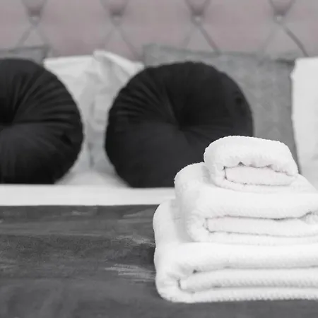 Quiet In The Heart Of Old Town Centre Apartment *